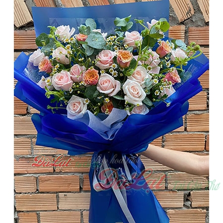 Bó hồng kem giấy xanh Biển Nhớ