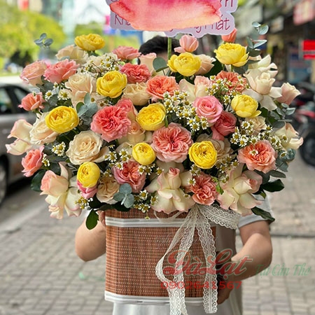 Giỏ hồng vàng cam Nắng Vàng Rực Rỡ